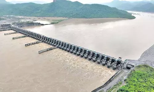 Polavaram : बाढ़ के पानी के बावजूद डायाफ्राम दीवार का निर्माण