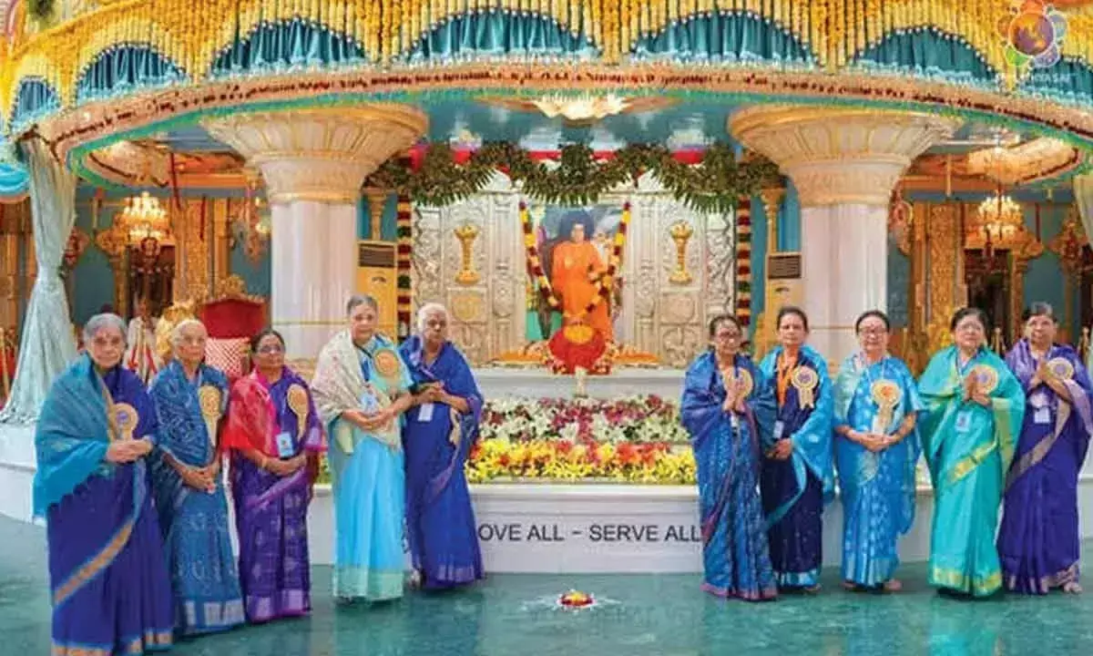 Andhra: श्री सत्य साईं वैश्विक महिला सम्मेलन का दूसरा दिन आयोजित Andhra: श्री सत्य साईं वैश्विक महिला सम्मेलन का दूसरा दिन आयोजित