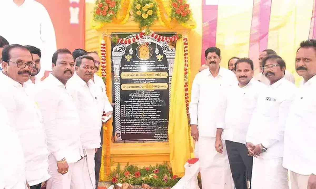 Andhra: सरकार ने राज्य में मंदिरों के पुनर्निर्माण के लिए 500 करोड़ रुपये आवंटित किए