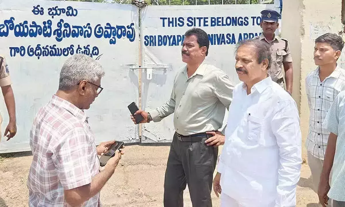 CPI ने सातवाहन कॉलेज को सरकार के नियंत्रण में लेने की मांग की CPI ने सातवाहन कॉलेज को सरकार के नियंत्रण में लेने की मांग की