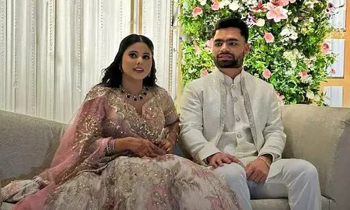 भव्य सगाई समारोह: क्रिकेटर रिंकू सिंह ने प्रिया सरोज के हाथ में पहनाई अंगूठी, सांसद की आंखों में आंसू भव्य सगाई समारोह: क्रिकेटर रिंकू सिंह ने प्रिया सरोज के हाथ में पहनाई अंगूठी, सांसद की आंखों में आंसू