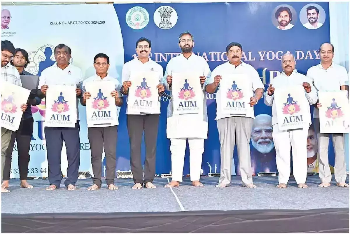 Andhra: विजाग सांसद ने लोगों से स्वस्थ जीवन के लिए योग का अभ्यास करने का आह्वान किया Andhra: विजाग सांसद ने लोगों से स्वस्थ जीवन के लिए योग का अभ्यास करने का आह्वान किया