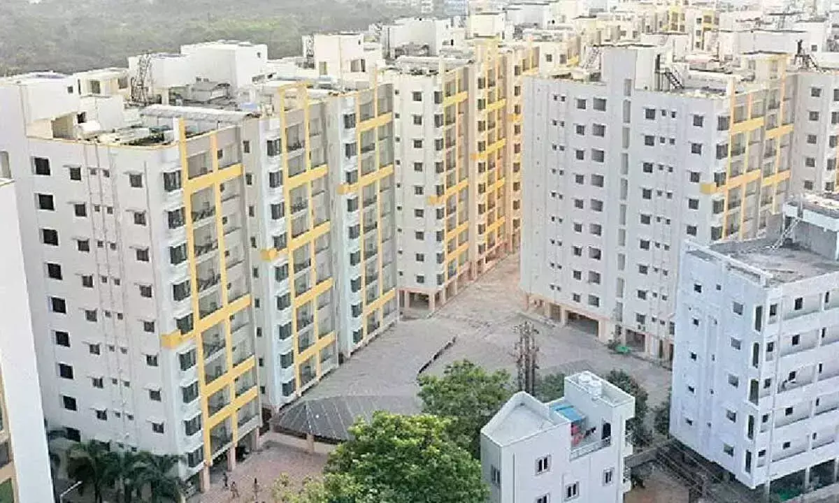 Telangana: सरकार संसाधन जुटाने के लिए जमीनों और फ्लैटों की नीलामी करेगी Telangana: सरकार संसाधन जुटाने के लिए जमीनों और फ्लैटों की नीलामी करेगी