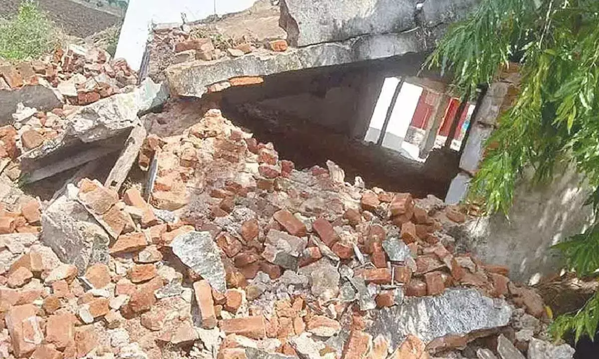 Telangana: स्कूल भवन ढहने से चार छात्र घायल