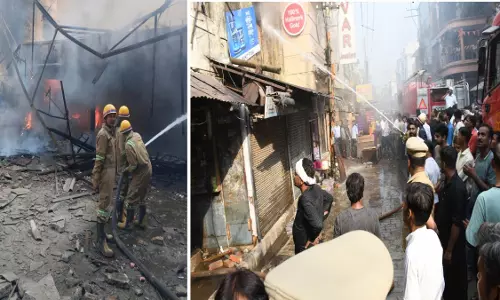Kanpur: गुमटी बाजार की बंद टाकीज में भीषण आग, बड़ा हादसा टला Kanpur: गुमटी बाजार की बंद टाकीज में भीषण आग, बड़ा हादसा टला