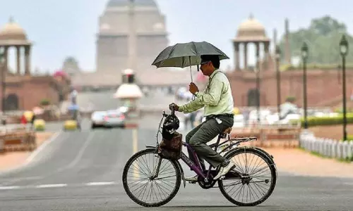 Delhi : पारा पहुंचा 42.1 डिग्री, आईएमडी ने धूल भरी हवाओं का अलर्ट जारी Delhi : पारा पहुंचा 42.1 डिग्री, आईएमडी ने धूल भरी हवाओं का अलर्ट जारी