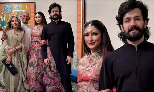 शादी के बाद अखिल-ज़ैनब की पहली झलक, बटोरीं सुर्खियां शादी के बाद अखिल-ज़ैनब की पहली झलक, बटोरीं सुर्खियां