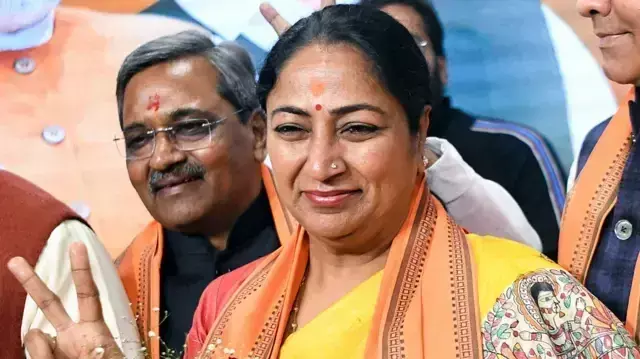 दिल्ली CM ने मद्रासी शिविर में आप नेताओं के दौरे की निंदा की