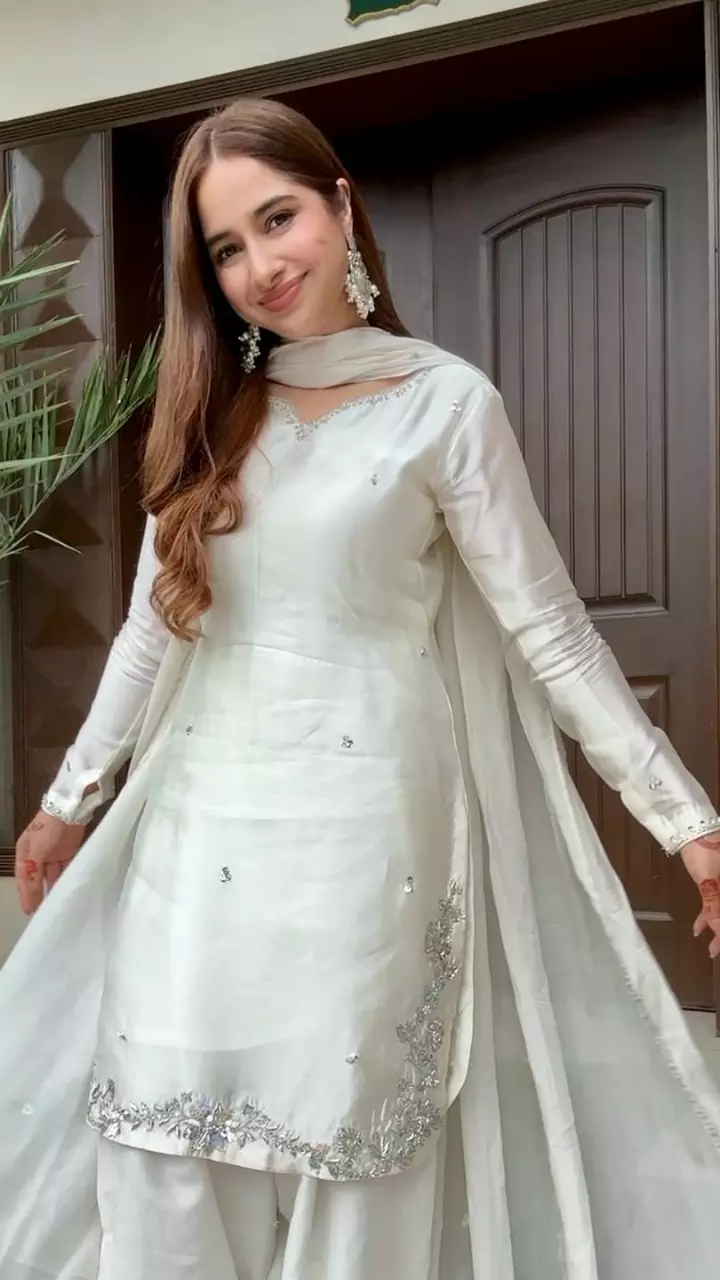 सबीना फ़ारूक़ शूट में नजर आई