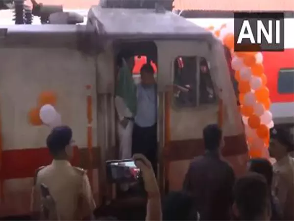 CM ने शिवाजी महाराज की 351वीं राज्याभिषेक वर्षगांठ के उपलक्ष्य में भारत गौरव यात्रा ट्रेन को हरी झंडी दिखाई CM ने शिवाजी महाराज की 351वीं राज्याभिषेक वर्षगांठ के उपलक्ष्य में भारत गौरव यात्रा ट्रेन को हरी झंडी दिखाई