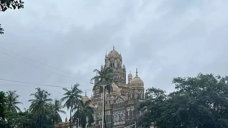 शहर में आसमान बादलों से घिरा; पालघर, ठाणे, नवी मुंबई क्षेत्रों में हल्की बारिश की संभावना शहर में आसमान बादलों से घिरा; पालघर, ठाणे, नवी मुंबई क्षेत्रों में हल्की बारिश की संभावना