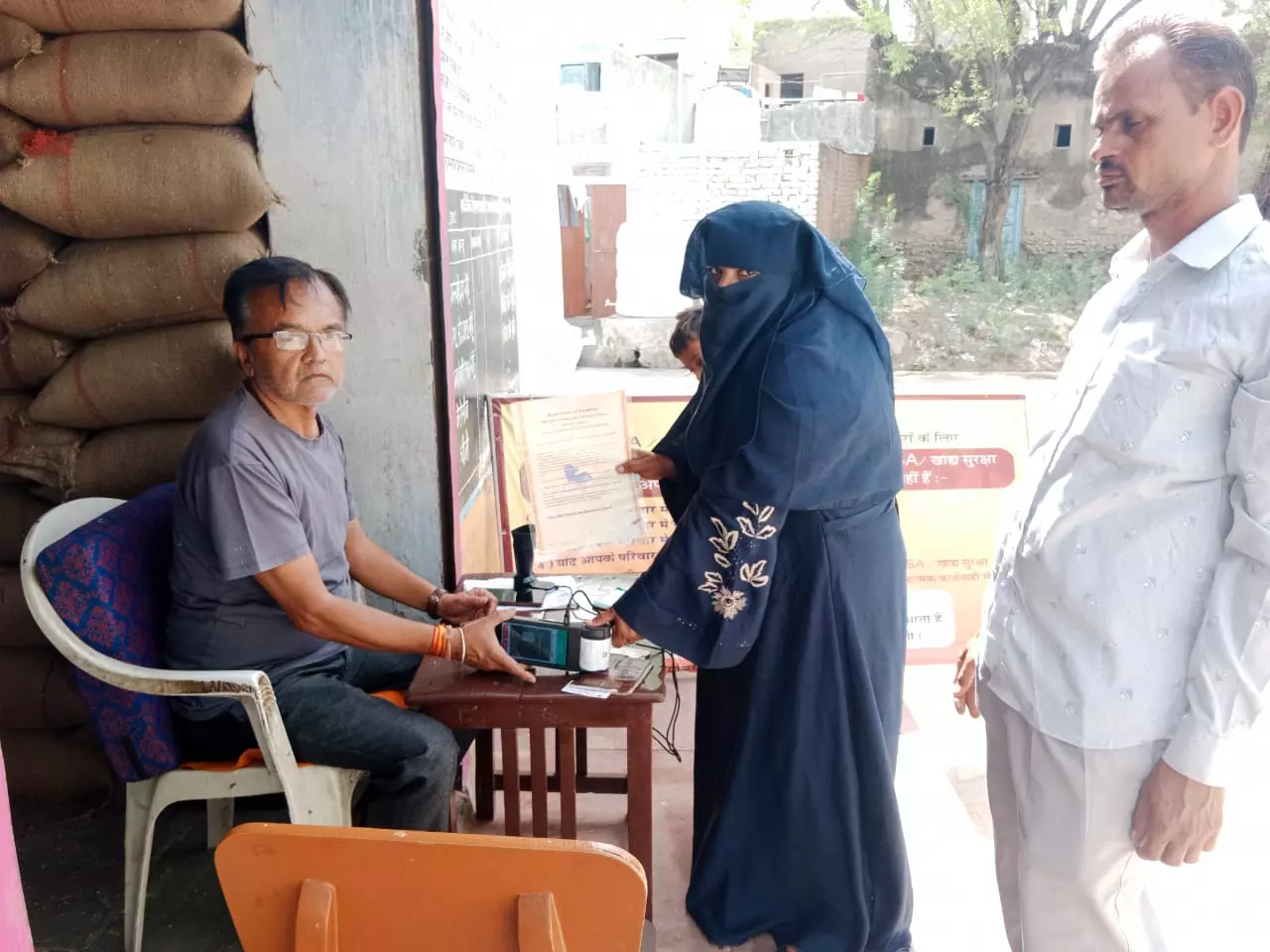 Jaipur: खाद्य सुरक्षा योजना के तहत 1 लाख 81 हजार 485 नए पात्र लाभार्थियों को मिला हक Jaipur: खाद्य सुरक्षा योजना के तहत 1 लाख 81 हजार 485 नए पात्र लाभार्थियों को मिला हक