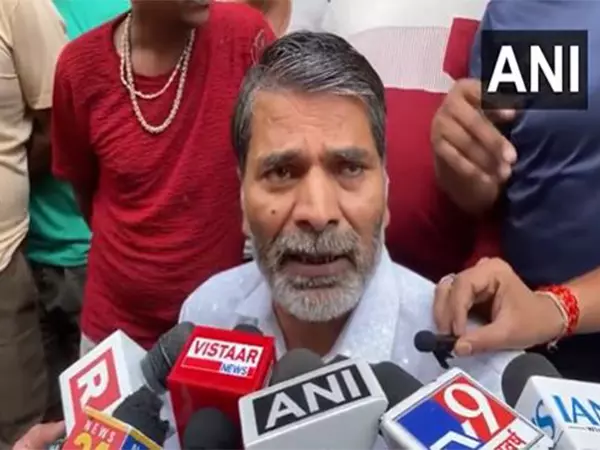 “मेरी बेटी निर्दोष है… मेघालय पुलिस कहानियाँ गढ़ रही है”: सोनम रघुवंशी के Father “मेरी बेटी निर्दोष है… मेघालय पुलिस कहानियाँ गढ़ रही है”: सोनम रघुवंशी के Father