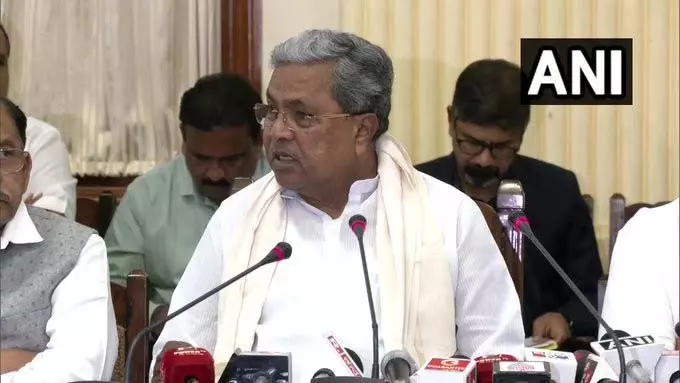 सिद्धारमैया ने तोड़ी चुप्पी: इसमें मेरा क्या दोष? मुझे 2 घंटे तक घटना की जानकारी नहीं दी गई सिद्धारमैया ने तोड़ी चुप्पी: इसमें मेरा क्या दोष? मुझे 2 घंटे तक घटना की जानकारी नहीं दी गई