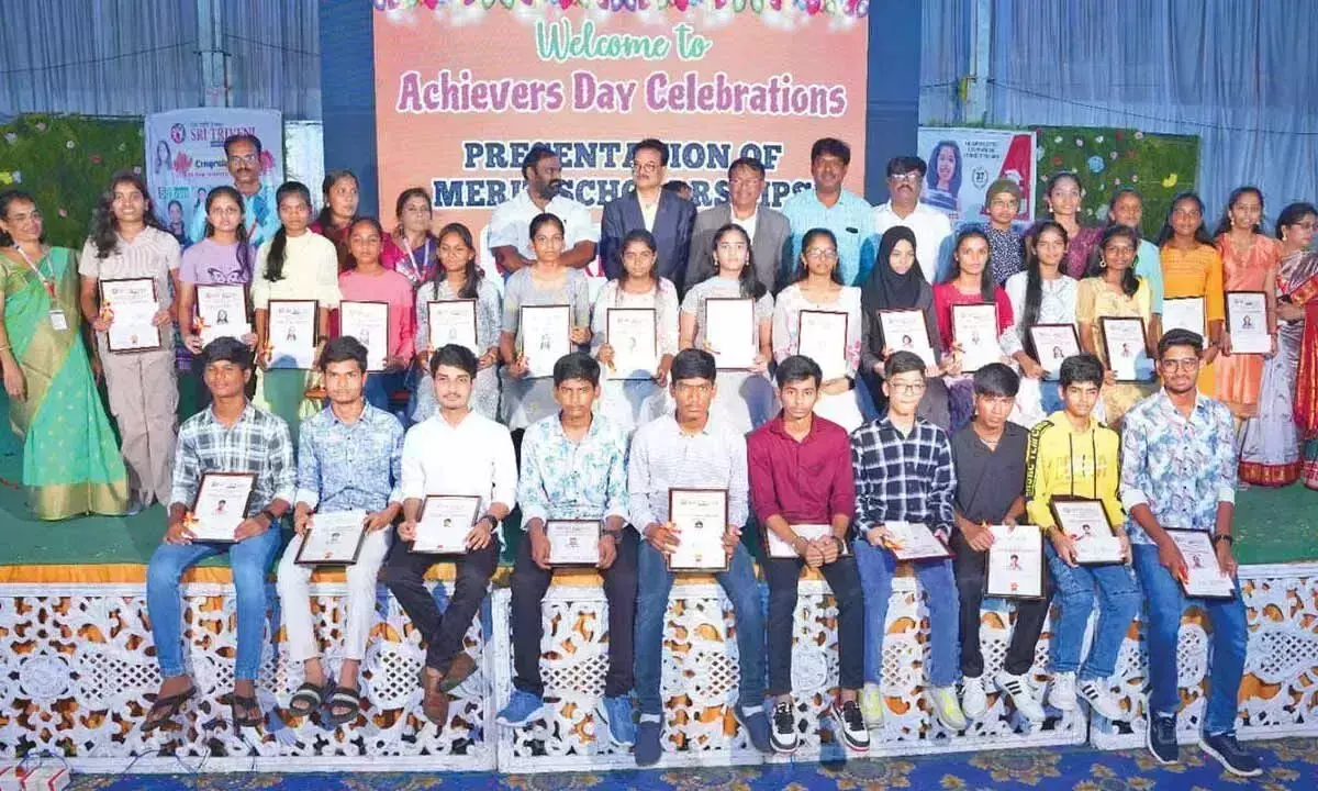 Telangana: श्री त्रिवेणी स्कूल ने एसएससी टॉपर्स को सम्मानित किया Telangana: श्री त्रिवेणी स्कूल ने एसएससी टॉपर्स को सम्मानित किया