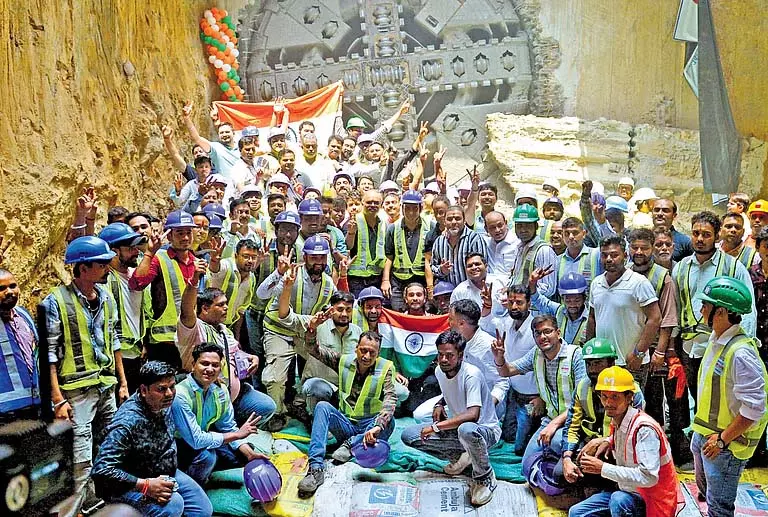 Delhi गोल्डन लाइन पर सुरंग निर्माण में बड़ी सफलता Delhi गोल्डन लाइन पर सुरंग निर्माण में बड़ी सफलता