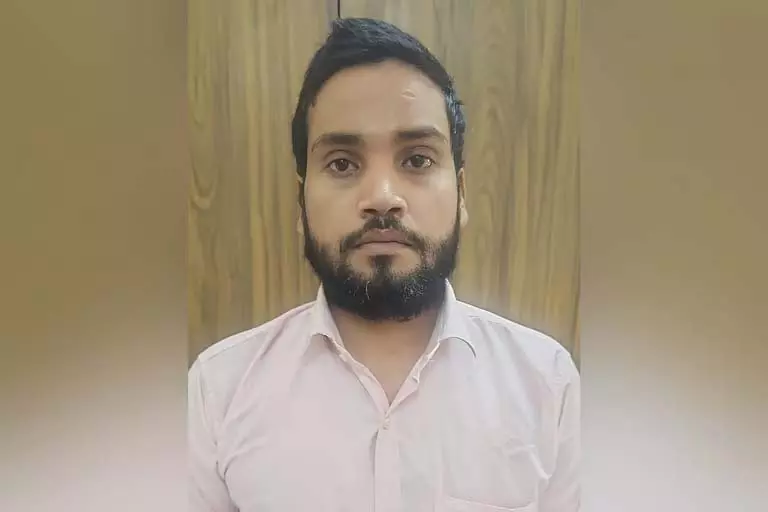 Delhi CM को जान से मारने की धमकी देने पर व्यक्ति गिरफ्तार, पत्नी से संपर्क में मदद से इनकार Delhi CM को जान से मारने की धमकी देने पर व्यक्ति गिरफ्तार, पत्नी से संपर्क में मदद से इनकार