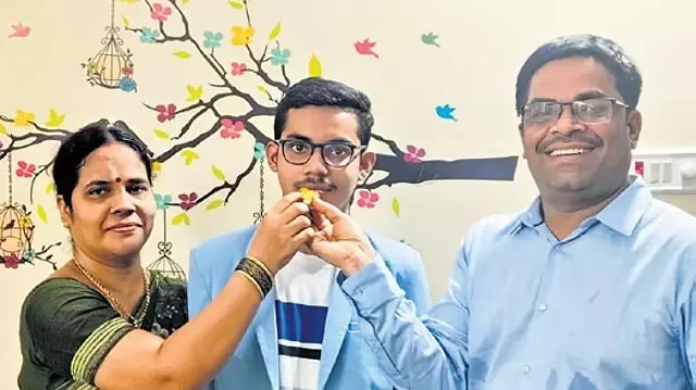 अनिरुद्ध-हर्ष ने AP EAMCET की इंजीनियरिंग और कृषि धाराओं में शीर्ष रैंक हासिल की अनिरुद्ध-हर्ष ने AP EAMCET की इंजीनियरिंग और कृषि धाराओं में शीर्ष रैंक हासिल की