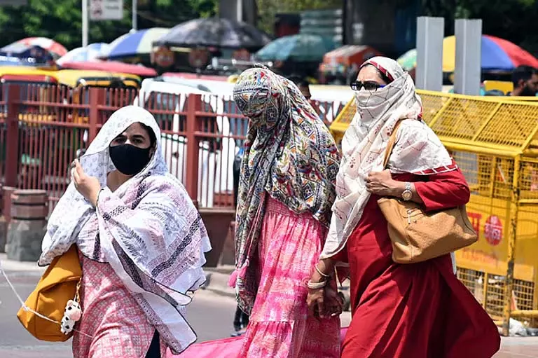 दिल्ली में भीषण गर्मी, तापमान 44 डिग्री तक पहुंचने का अनुमान: IMD दिल्ली में भीषण गर्मी, तापमान 44 डिग्री तक पहुंचने का अनुमान: IMD