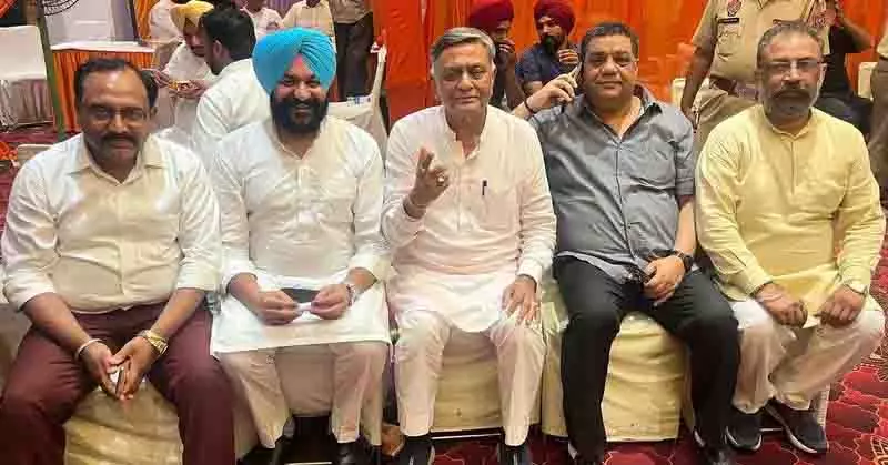Jivan Gupta के उपचुनाव प्रचार को बढ़ावा देने के लिए वरिष्ठ भाजपा नेताओं ने लुधियाना में डेरा डाला Jivan Gupta के उपचुनाव प्रचार को बढ़ावा देने के लिए वरिष्ठ भाजपा नेताओं ने लुधियाना में डेरा डाला