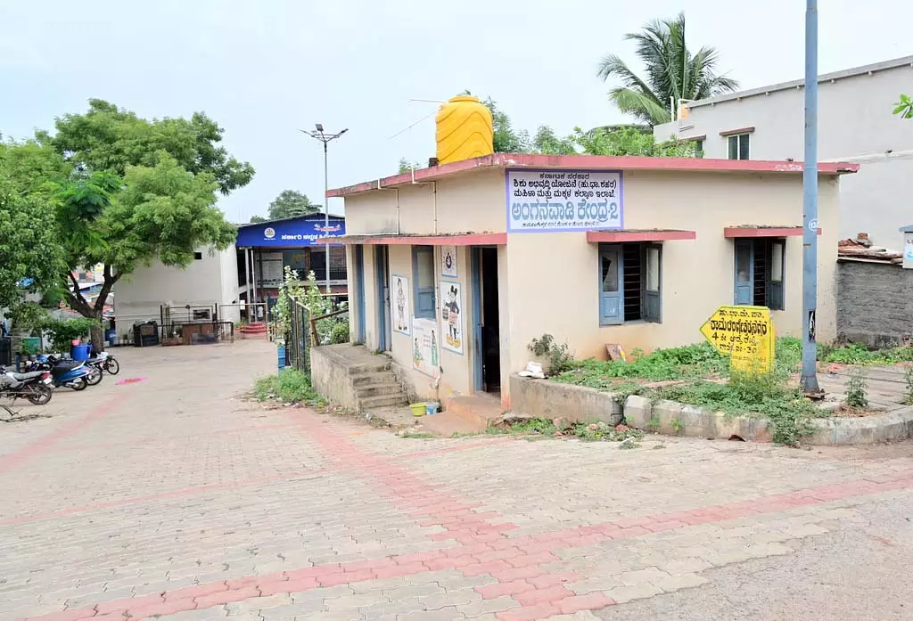 आंगनवाड़ियों में घटिया खाद्य आपूर्ति: अधिकारी और कर्मचारियों को तबादले की सजा आंगनवाड़ियों में घटिया खाद्य आपूर्ति: अधिकारी और कर्मचारियों को तबादले की सजा