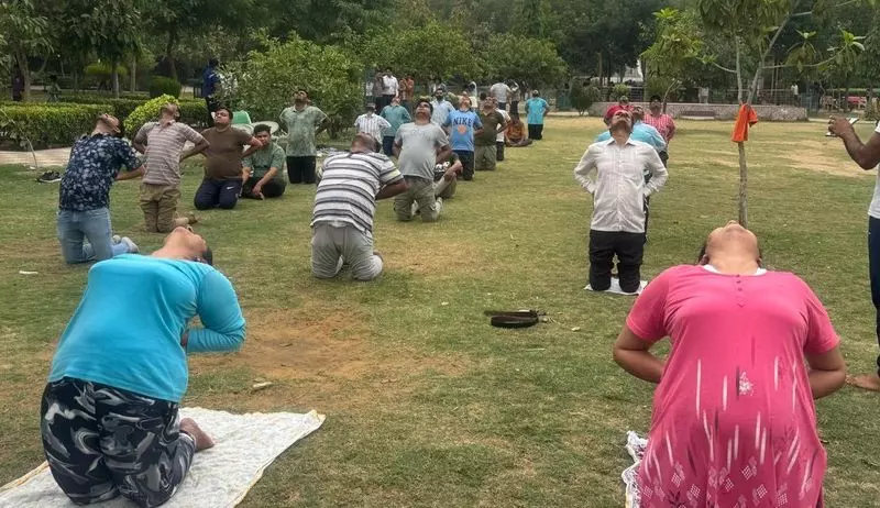Haryana : खेल विभाग ने 21 जून के मेगा शो से पहले योग सत्र आयोजित किया Haryana : खेल विभाग ने 21 जून के मेगा शो से पहले योग सत्र आयोजित किया