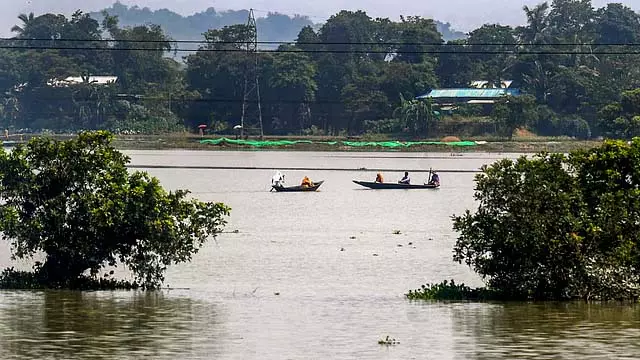 असम में बाढ़: 741 गांव जलमग्न; 2.60 लाख लोग प्रभावित असम में बाढ़: 741 गांव जलमग्न; 2.60 लाख लोग प्रभावित