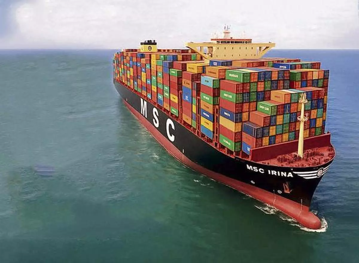 शक्तिशाली MSC इरिना विझिनजाम अंतर्राष्ट्रीय बंदरगाह पर उतरा शक्तिशाली MSC इरिना विझिनजाम अंतर्राष्ट्रीय बंदरगाह पर उतरा