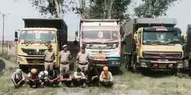 Pathankot पुलिस ने अवैध खनन पर शिकंजा कसा, 15 लोगों पर मामला दर्ज Pathankot पुलिस ने अवैध खनन पर शिकंजा कसा, 15 लोगों पर मामला दर्ज