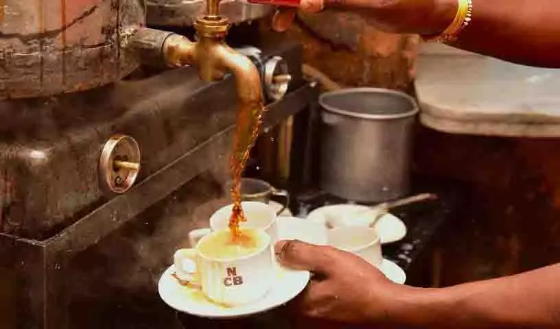 Hyderabad के ईरानी होटल चाय की विरासत को चिरकालिक स्वाद और परंपरा के साथ जीवित रखते Hyderabad के ईरानी होटल चाय की विरासत को चिरकालिक स्वाद और परंपरा के साथ जीवित रखते