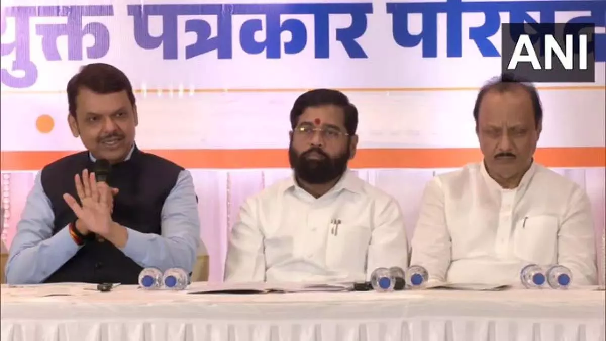 CM और Deputy CM ने पीड़ितों के प्रति संवेदना व्यक्त की, ठाणे रेल हादसे की जांच का आश्वासन दिया CM और Deputy CM ने पीड़ितों के प्रति संवेदना व्यक्त की, ठाणे रेल हादसे की जांच का आश्वासन दिया