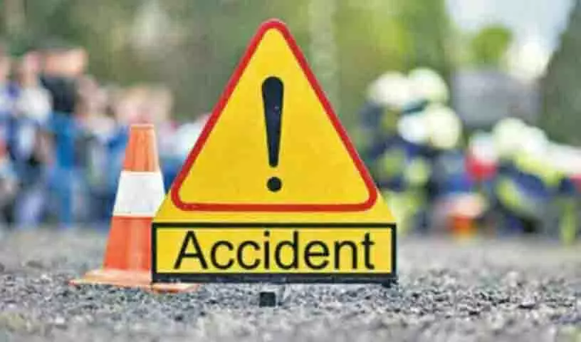 Hyderabad: लापरवाही से गाड़ी चलाने से किशोर की मौत, ट्रक की टक्कर में दोस्त घायल Hyderabad: लापरवाही से गाड़ी चलाने से किशोर की मौत, ट्रक की टक्कर में दोस्त घायल
