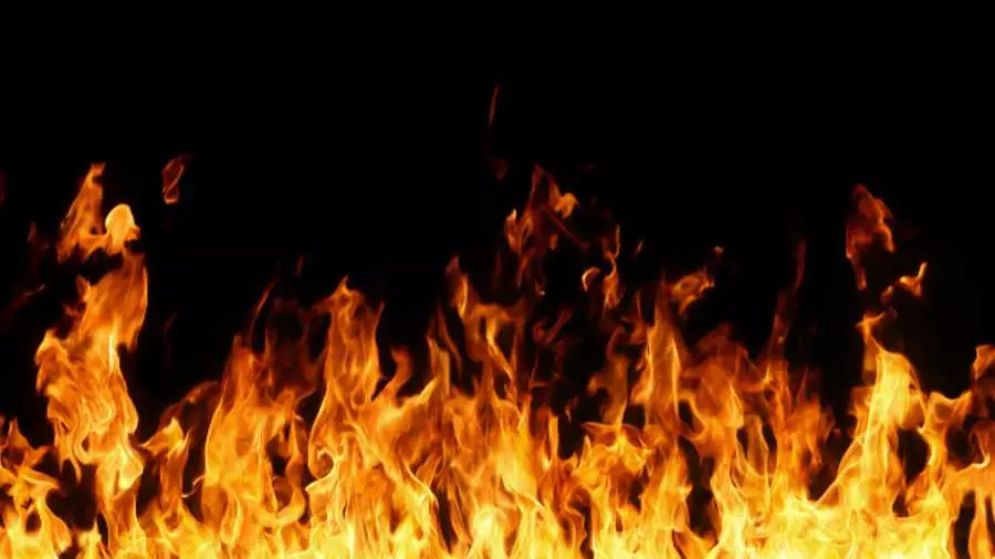 Dhanbad: पुराने समाहरणालय में शॉर्ट सर्किट से लगी आग, बड़ा हादसा टला Dhanbad: पुराने समाहरणालय में शॉर्ट सर्किट से लगी आग, बड़ा हादसा टला
