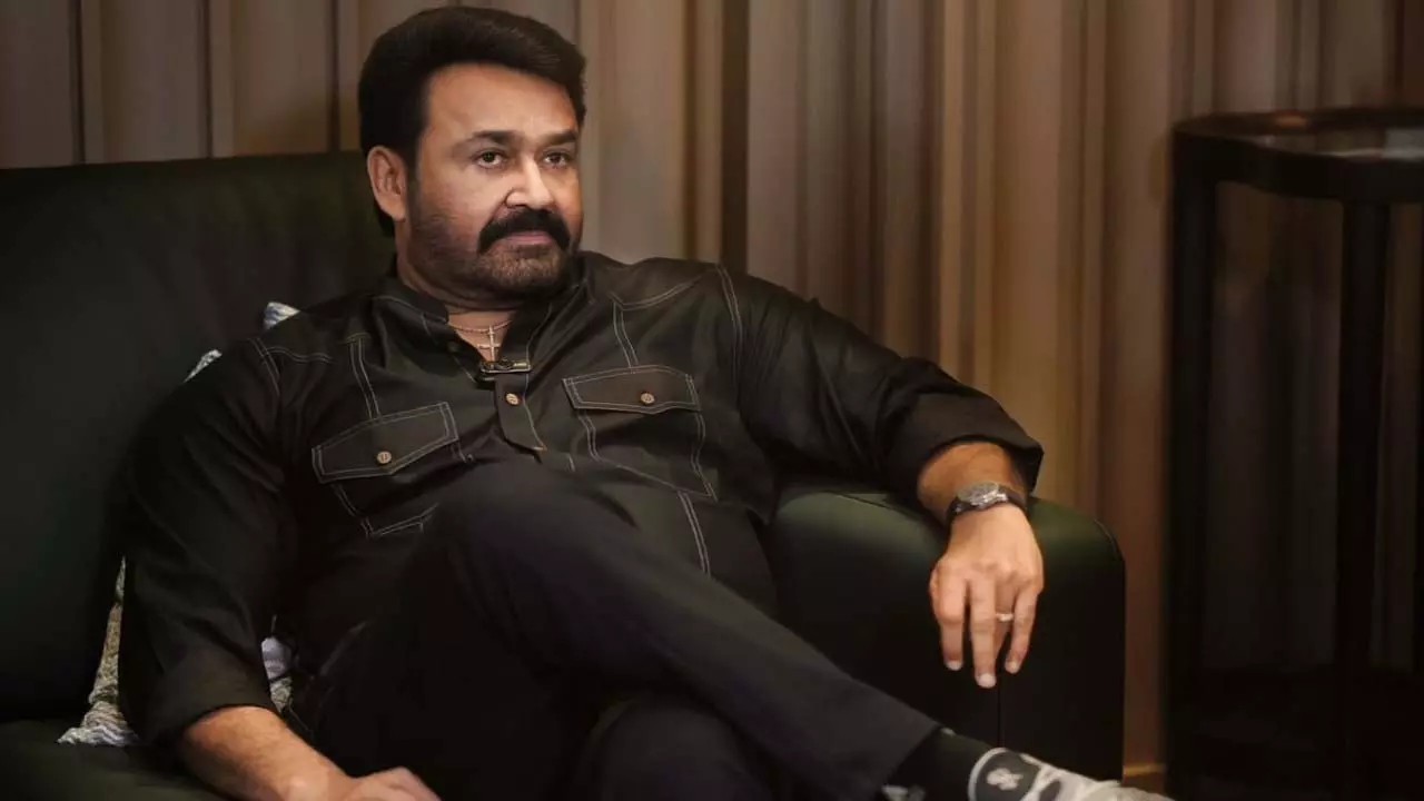 जब Mohanlal ने इस दिग्गज मलयालम सुपरस्टार का अपमान करने पर एक व्यक्ति को थप्पड़ मारा जब Mohanlal ने इस दिग्गज मलयालम सुपरस्टार का अपमान करने पर एक व्यक्ति को थप्पड़ मारा