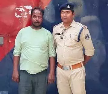 फरार गांजा तस्कर गिरफ्तार, राजनांदगांव पुलिस को मिली बड़ी सफलता फरार गांजा तस्कर गिरफ्तार, राजनांदगांव पुलिस को मिली बड़ी सफलता