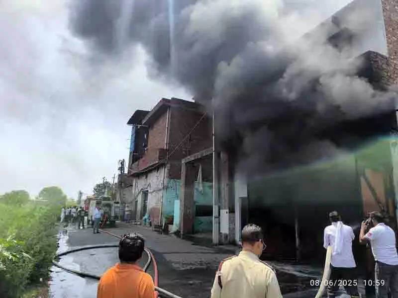 Amritsar में पेंट फैक्ट्री में आग लगने से दो लोगों की मौत, एक घायल Amritsar में पेंट फैक्ट्री में आग लगने से दो लोगों की मौत, एक घायल