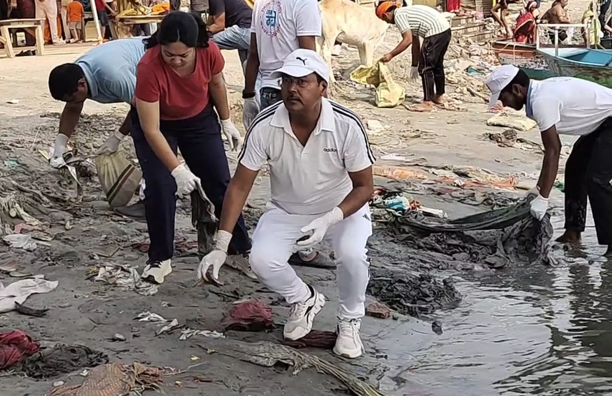 Farrukhabad: पांचाल घाट गंगा तट पर पर चलाया गया स्वच्छता अभियान Farrukhabad: पांचाल घाट गंगा तट पर पर चलाया गया स्वच्छता अभियान