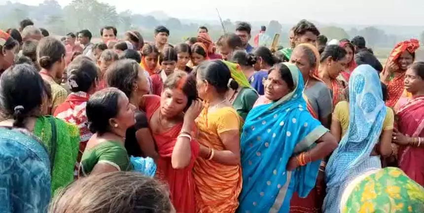 अनियंत्रित ट्रैक्टर से कुचलकर दादी-पोते की मौत, विरोध में सड़क जाम अनियंत्रित ट्रैक्टर से कुचलकर दादी-पोते की मौत, विरोध में सड़क जाम