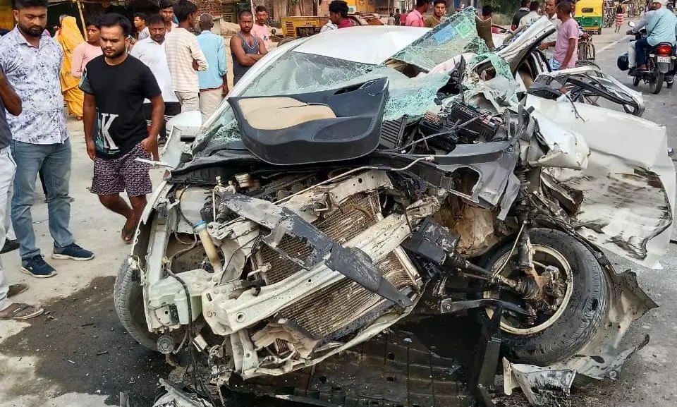 Shahjahanpur: ट्रक से भिड़ंत में डॉक्टर के परिवार के तीन सदस्यों की गई जान Shahjahanpur: ट्रक से भिड़ंत में डॉक्टर के परिवार के तीन सदस्यों की गई जान