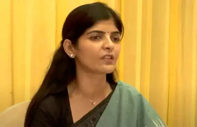 गलत बोलना कोमिनेनी के लिए कोई नई बात नहीं: रायपति शैलजा गलत बोलना कोमिनेनी के लिए कोई नई बात नहीं: रायपति शैलजा