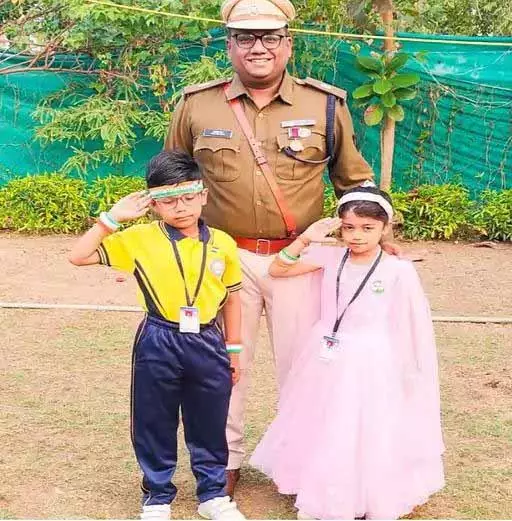 एएसपी आकाश राव ने बेटी के साथ जन्मदिन मनाने का किया था वादा, लेकिन 2 दिन पहले ही हुए शहीद एएसपी आकाश राव ने बेटी के साथ जन्मदिन मनाने का किया था वादा, लेकिन 2 दिन पहले ही हुए शहीद