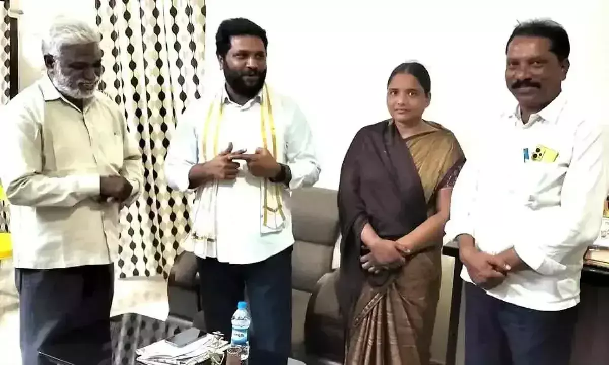 Andhra: मंत्री लोकेश के हस्तक्षेप से खाड़ी क्षेत्र में फंसे लोगों को बचाया गया Andhra: मंत्री लोकेश के हस्तक्षेप से खाड़ी क्षेत्र में फंसे लोगों को बचाया गया