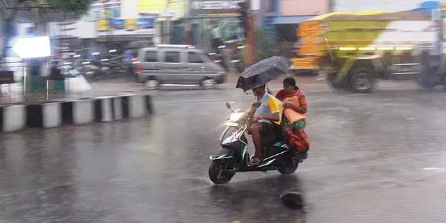 Chennai और 14 जिलों में अगले 3 घंटों तक बारिश Chennai और 14 जिलों में अगले 3 घंटों तक बारिश