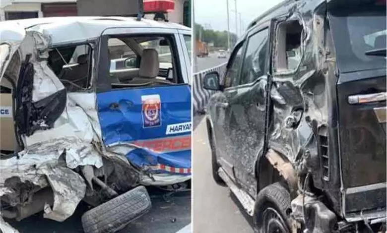 Faridabad: ट्रैफिक पुलिस की गाड़ी और स्कॉर्पियो की टक्कर में ड्यूटी पर तैनात 2 पुलिसकर्मी घायल Faridabad: ट्रैफिक पुलिस की गाड़ी और स्कॉर्पियो की टक्कर में ड्यूटी पर तैनात 2 पुलिसकर्मी घायल