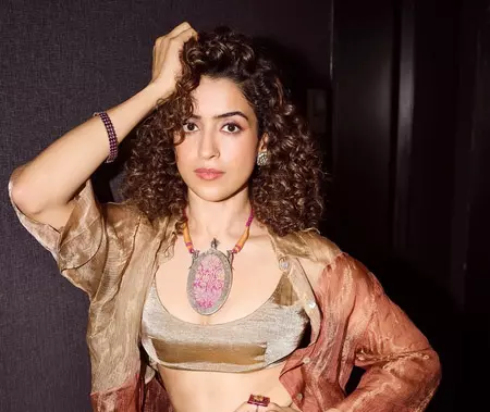 ‘मोरनी बनके’ की शूटिंग के दौरान चोटिल थीं सान्या मल्होत्रा ‘मोरनी बनके’ की शूटिंग के दौरान चोटिल थीं सान्या मल्होत्रा