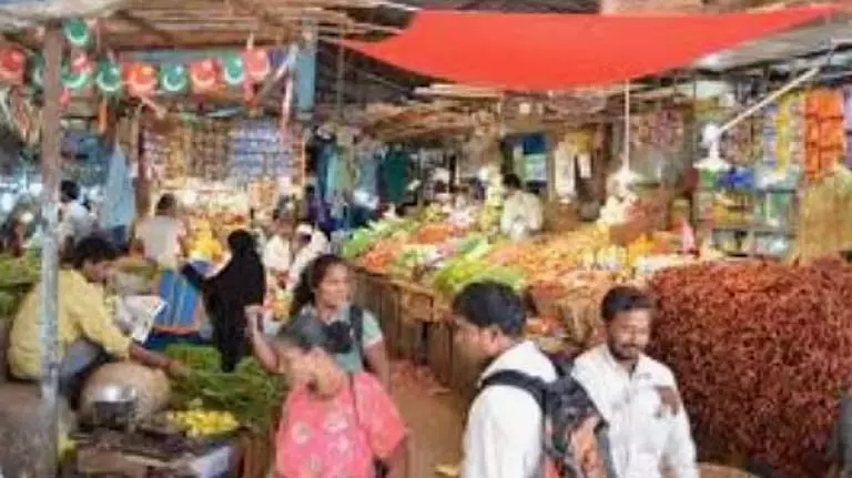 Margao मेले में पंडाल ढहने से हंगामा, सुरक्षा को लेकर चिंताएं बढ़ीं Margao मेले में पंडाल ढहने से हंगामा, सुरक्षा को लेकर चिंताएं बढ़ीं