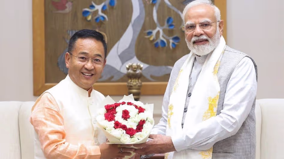 Sikkim के मुख्यमंत्री ने तीसरे कार्यकाल का एक वर्ष पूरा होने पर प्रधानमंत्री मोदी को बधाई दी Sikkim के मुख्यमंत्री ने तीसरे कार्यकाल का एक वर्ष पूरा होने पर प्रधानमंत्री मोदी को बधाई दी
