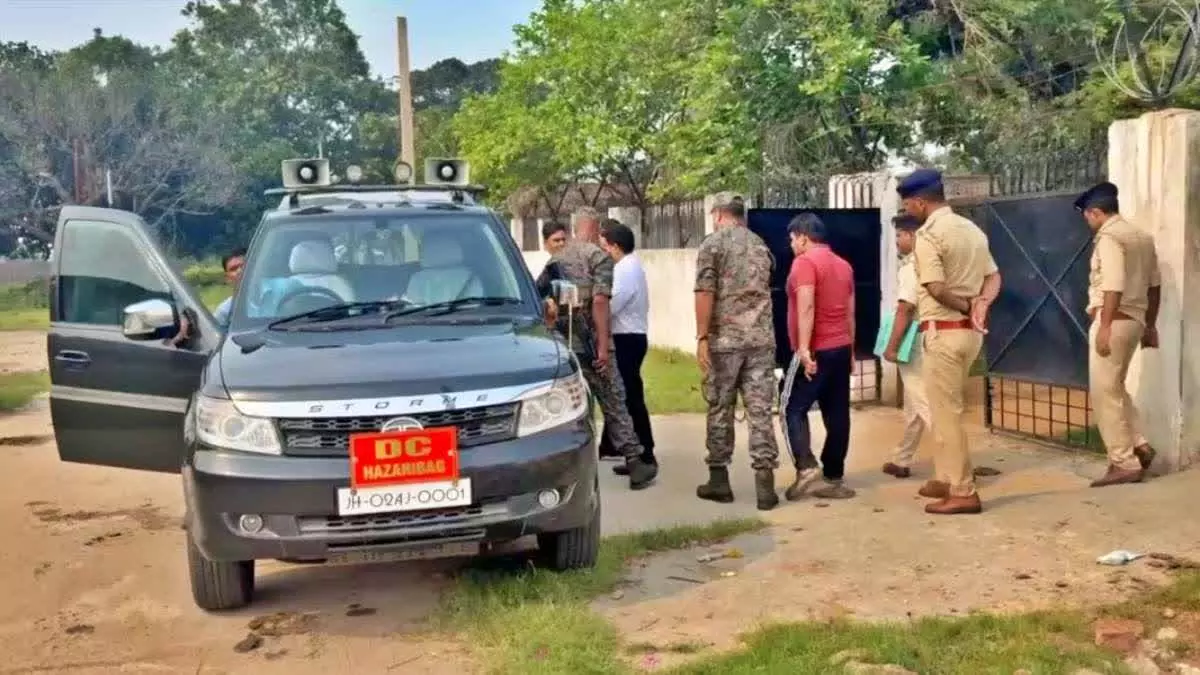 Hazaribagh डिटेंशन सेंटर से तीन बांग्लादेशी फरार, पुलिस तलाश में जुटी Hazaribagh डिटेंशन सेंटर से तीन बांग्लादेशी फरार, पुलिस तलाश में जुटी