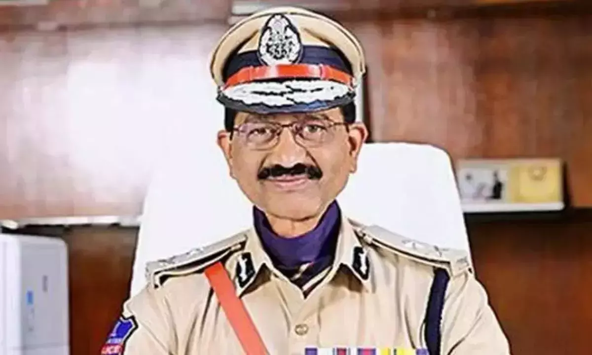 पूर्व SIB प्रमुख शहर पहुंचे, आज एसआईटी के समक्ष होंगे पेश पूर्व SIB प्रमुख शहर पहुंचे, आज एसआईटी के समक्ष होंगे पेश