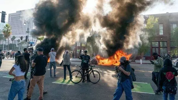 California के गवर्नर न्यूसम ने गार्ड तैनाती को लेकर ट्रम्प प्रशासन पर मुकदमा दायर किया California के गवर्नर न्यूसम ने गार्ड तैनाती को लेकर ट्रम्प प्रशासन पर मुकदमा दायर किया